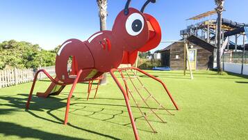 Área de juegos infantiles al aire libre