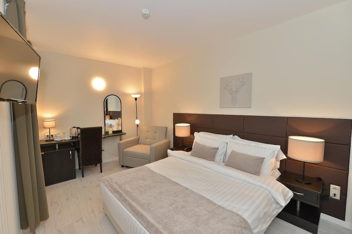 Superior Room | 1 bedroom, premium bedding, minibar, in-room safe