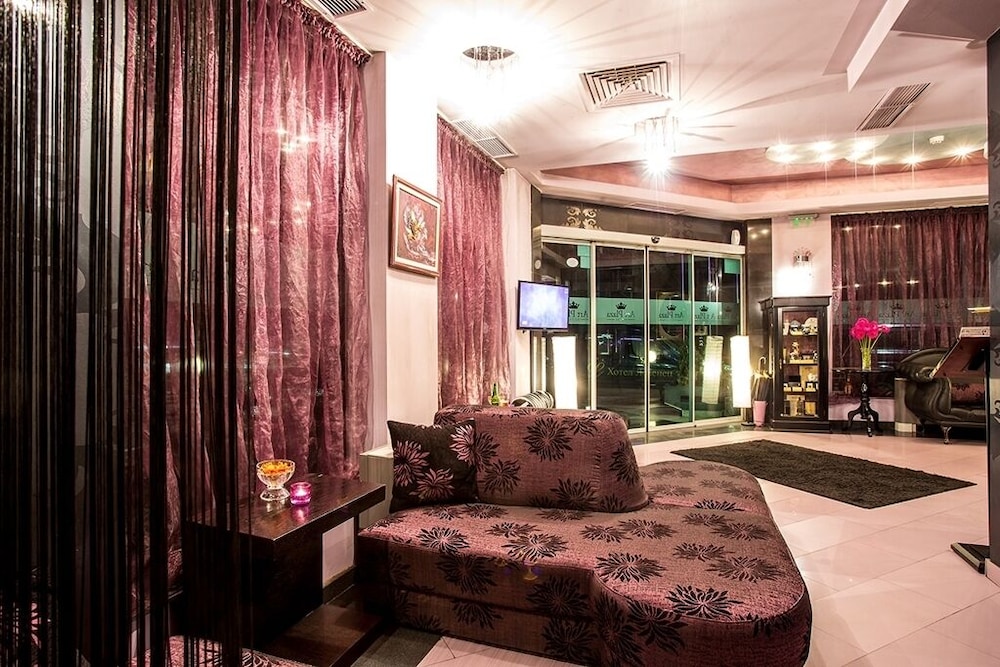 Art Plaza Hotel by null