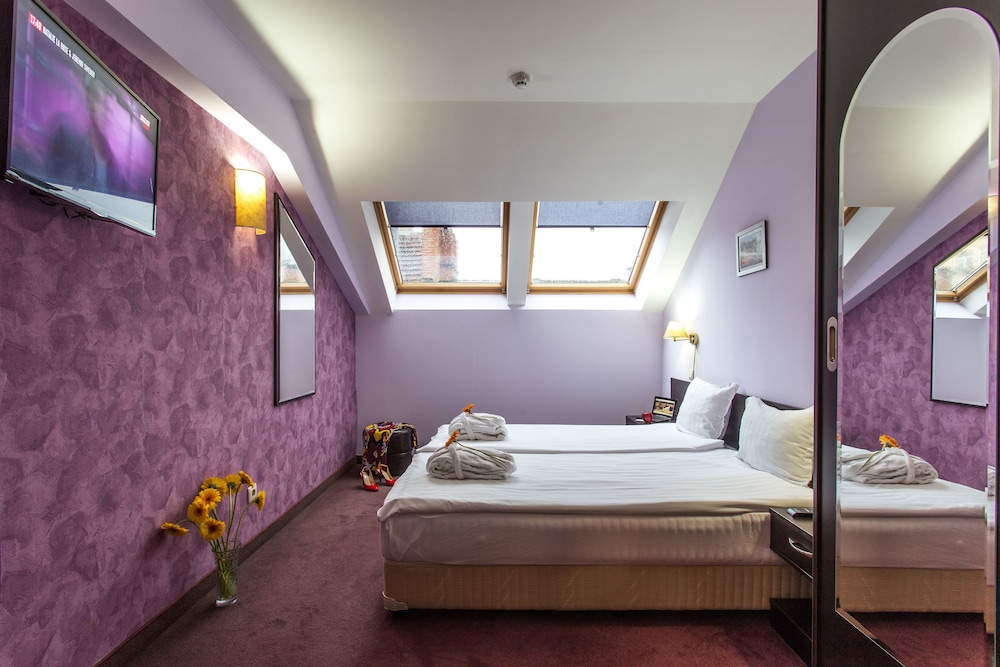 Art Plaza Hotel by null