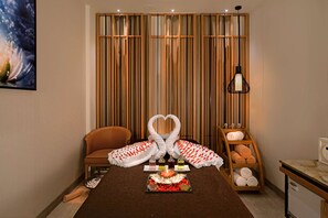 雙人療程室、蒸氣室、身體療程、水療、芳香療法、熱石按摩