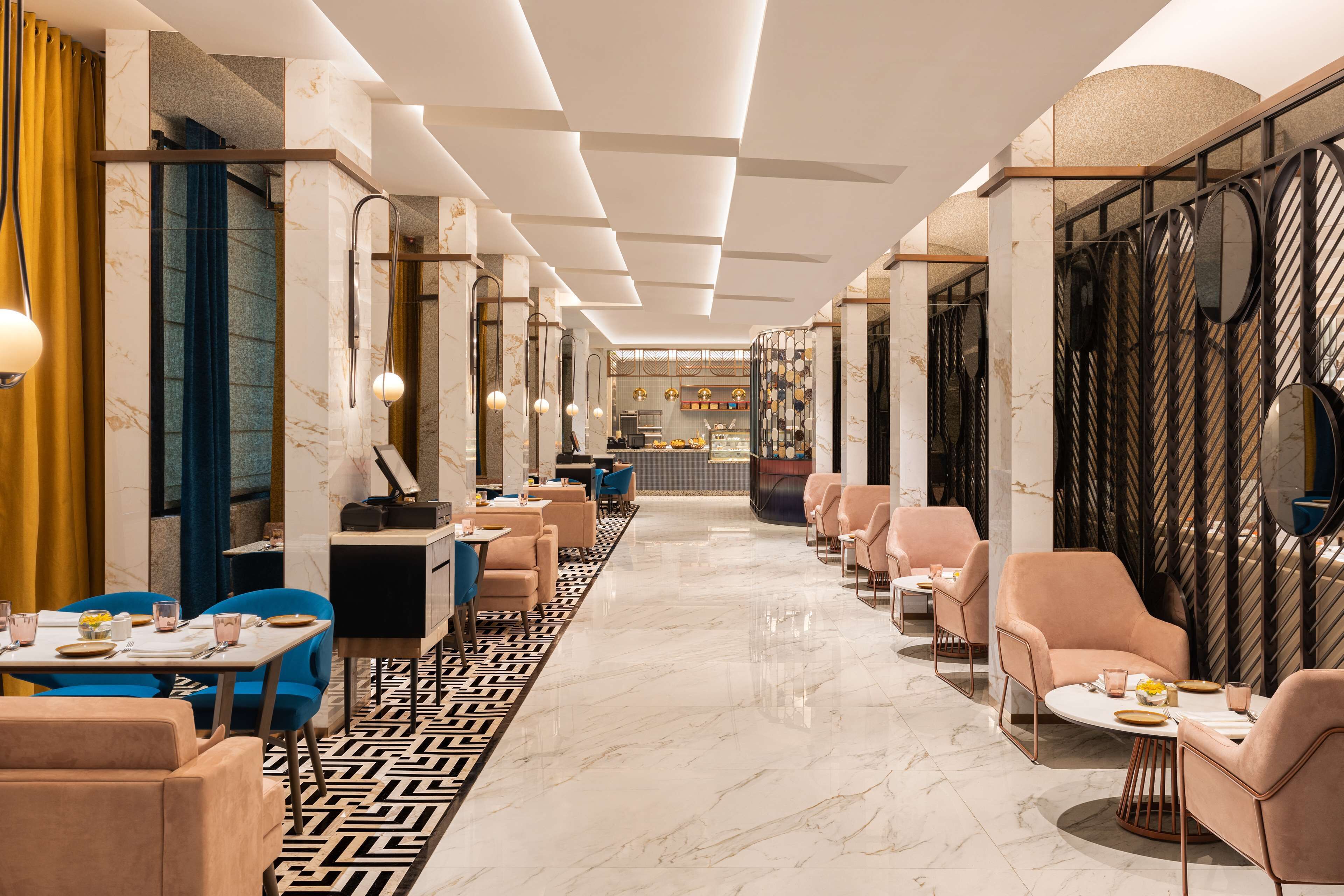 2 restaurants, dinner served, international cuisine