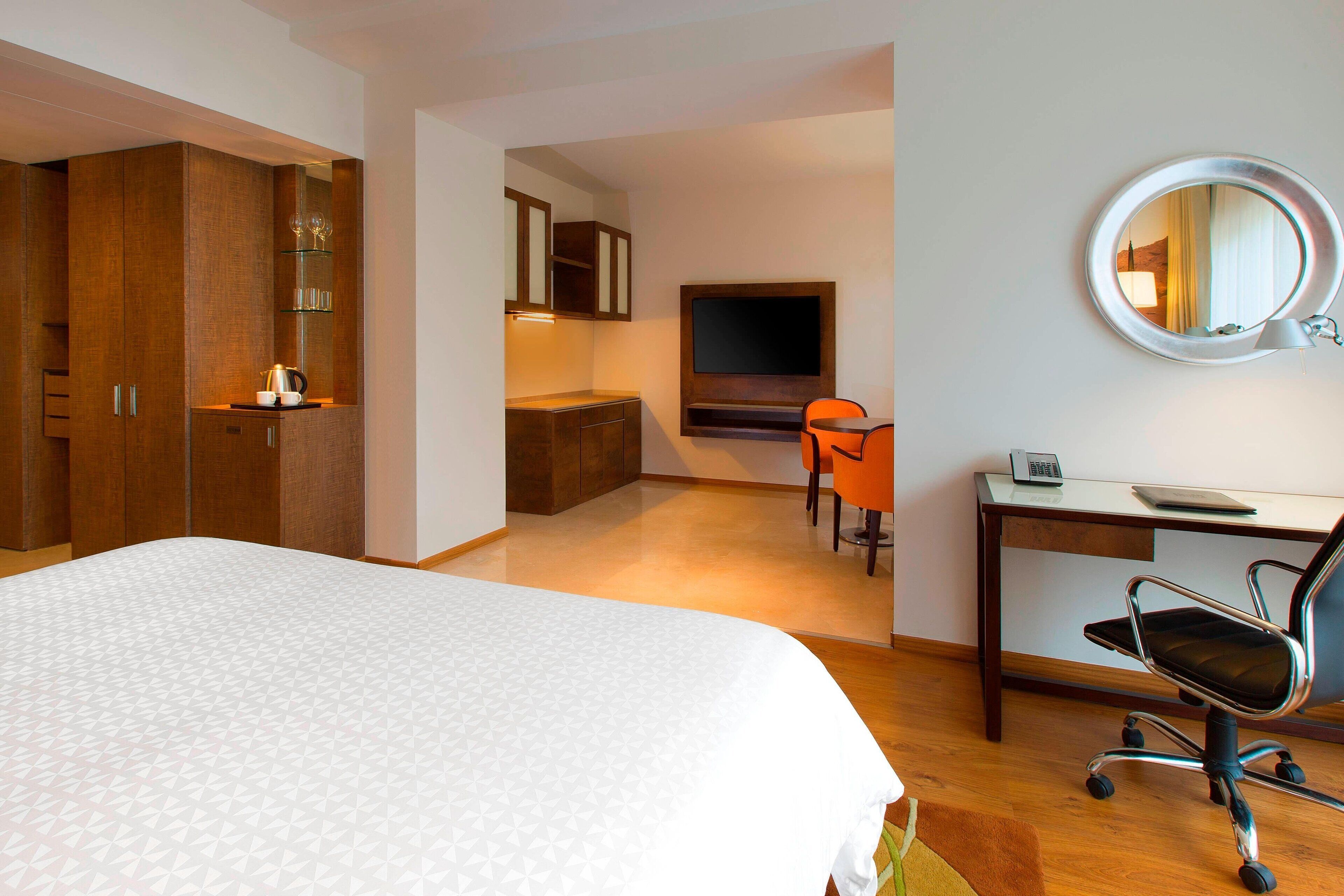 junior suite, 1 king bed, non smoking, corner | 1 bedroom, minibar, in-room safe, individually decorated