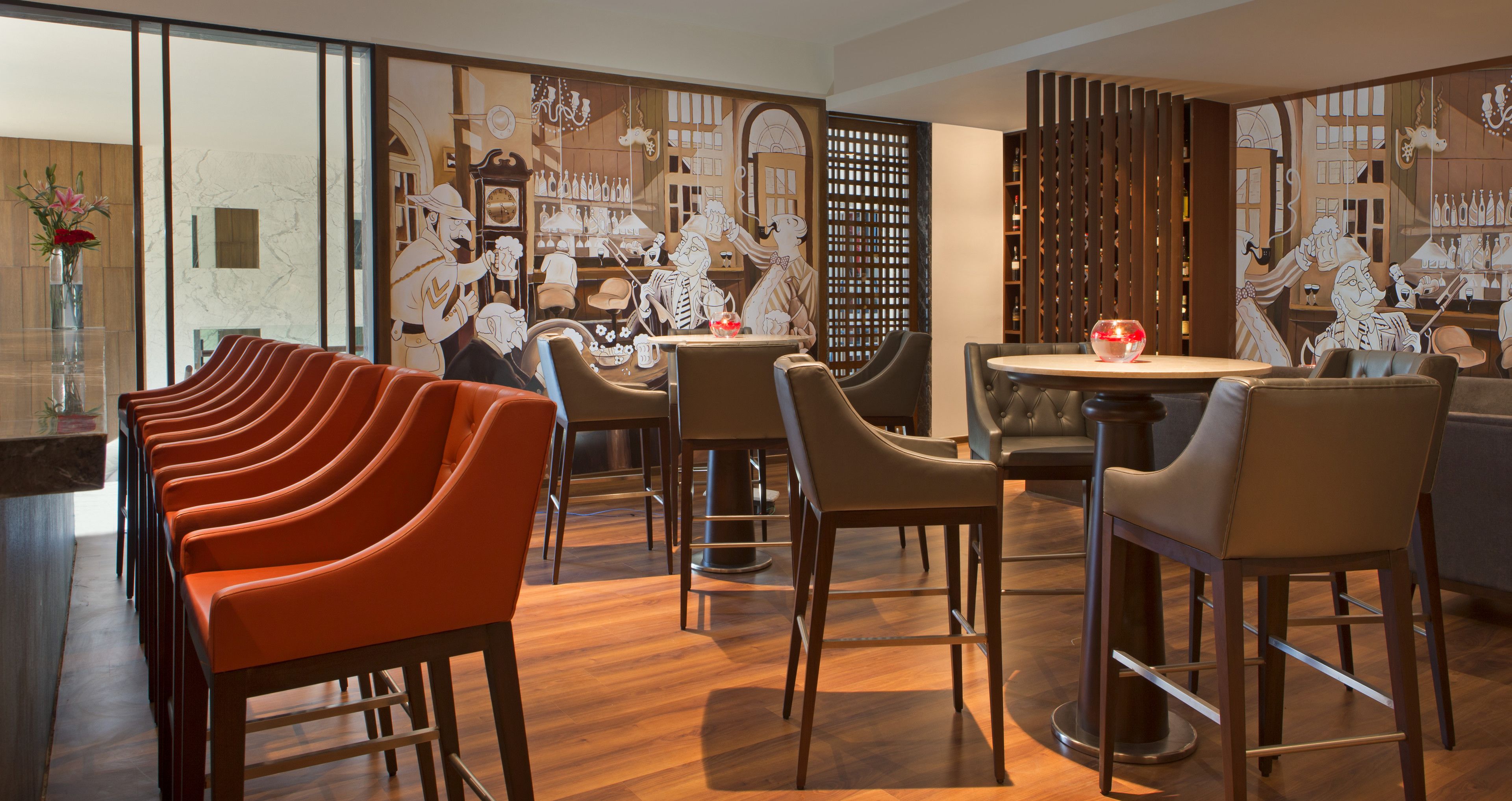 breakfast, lunch, dinner served; international cuisine