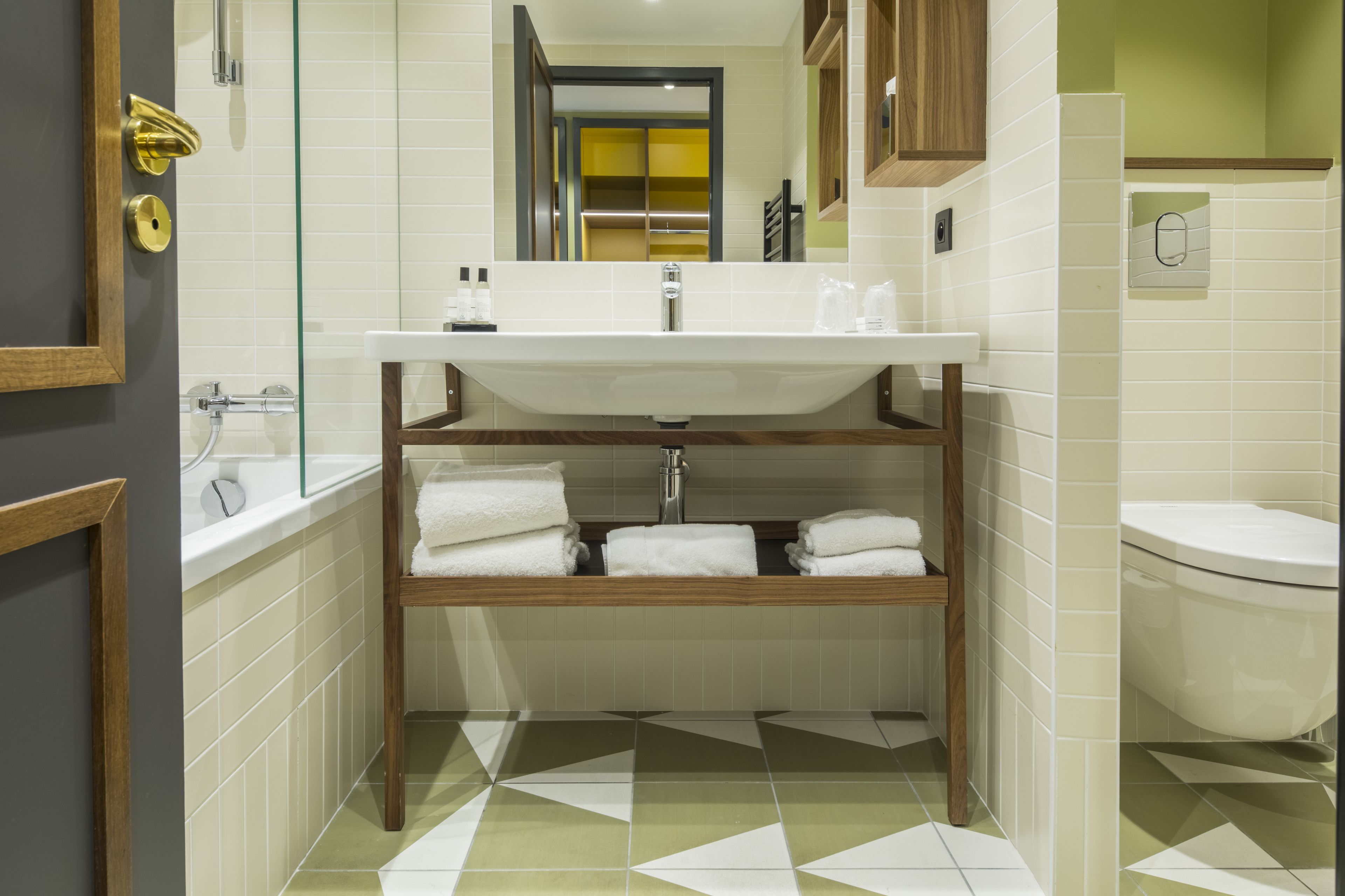 double room (act 2) | bathroom | hair dryer, towels, soap, shampoo