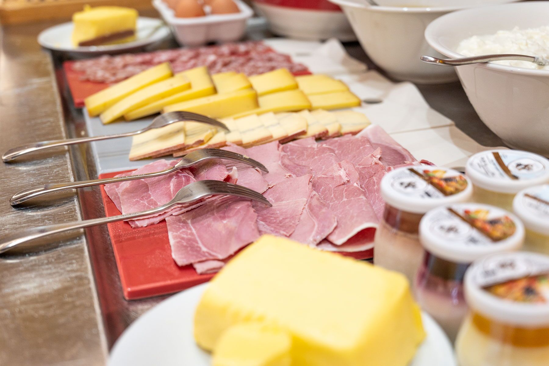 daily full breakfast (eur 17 per person)