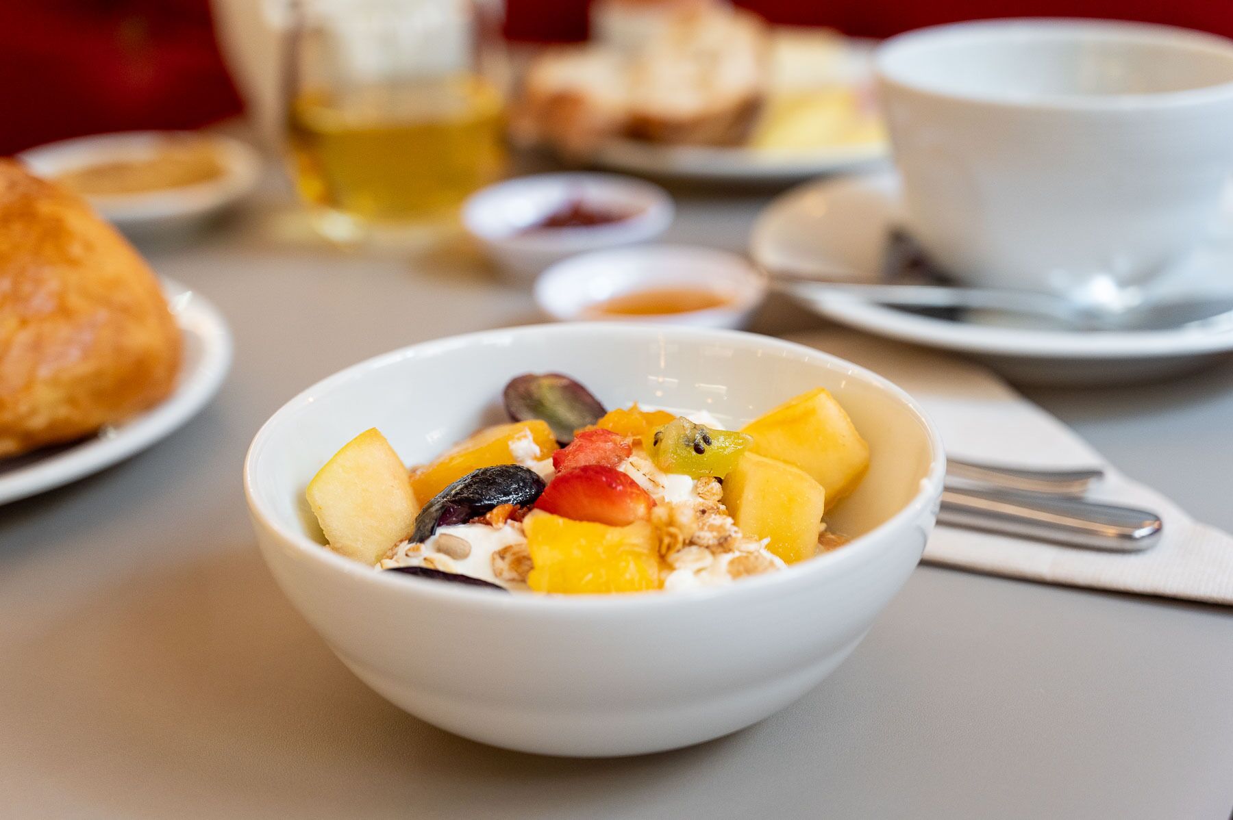 daily full breakfast (eur 17 per person)