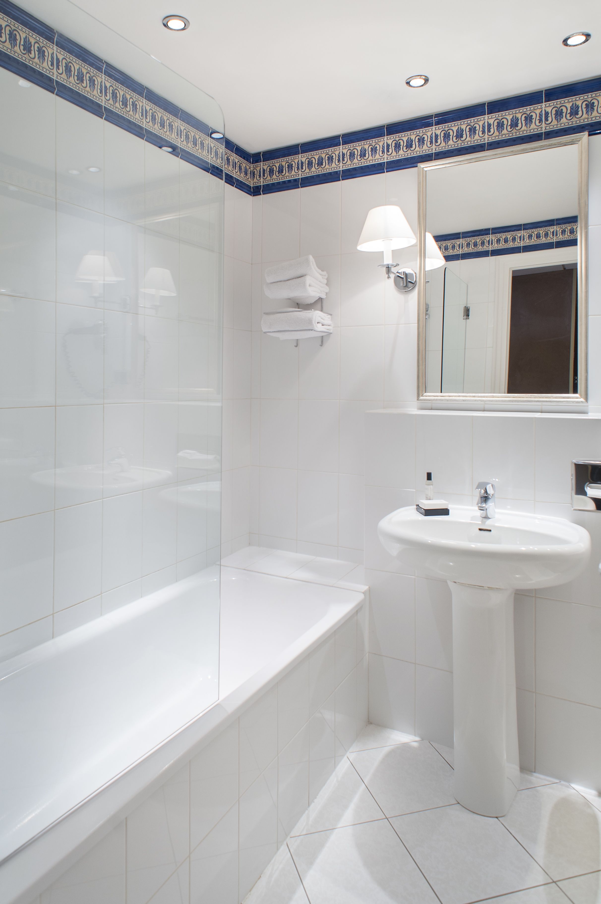 double room (act 2) | bathroom | hair dryer, towels, soap, shampoo