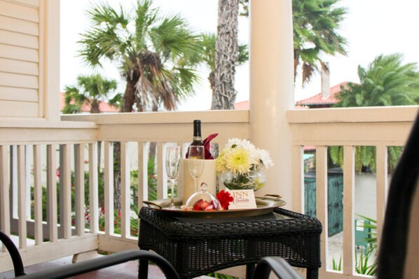 Superior Room, 1 Queen Bed, Balcony | Free minibar items, soundproofing, free WiFi, bed sheets - Inn on Charlotte (St. Augustine)