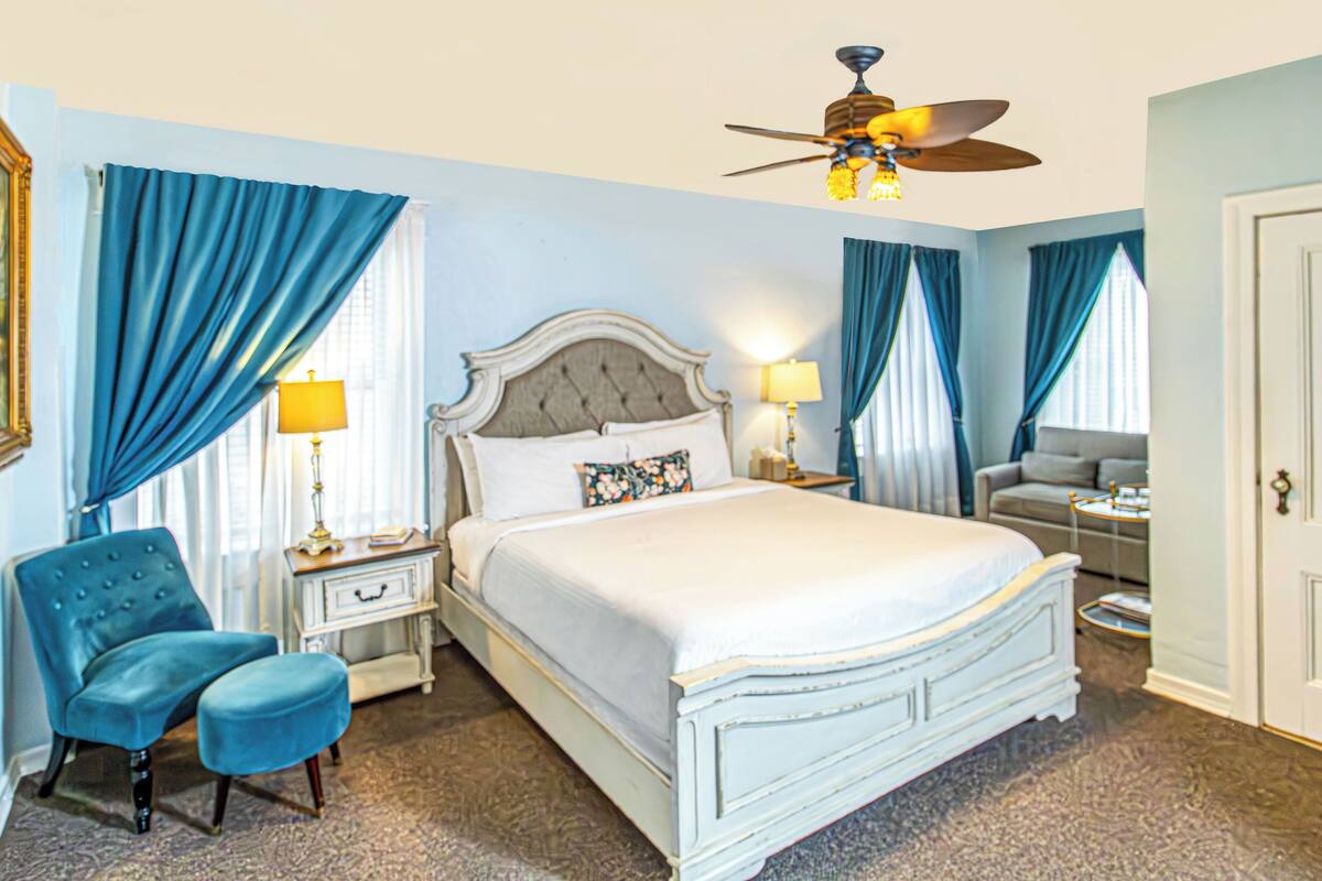 Superior Room, 1 King Bed, Ground Floor | Free minibar items, soundproofing, free WiFi, bed sheets