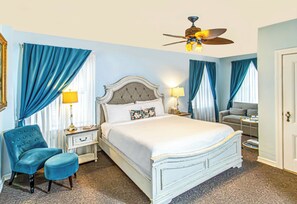 Chambre supérieure, 1 très grand lit, rez-de-chaussée | Minibar contenant certains articles gratuits, système d’insonorisation