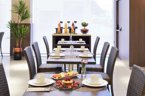 Desayuno buffet todos los días (con cargo)
