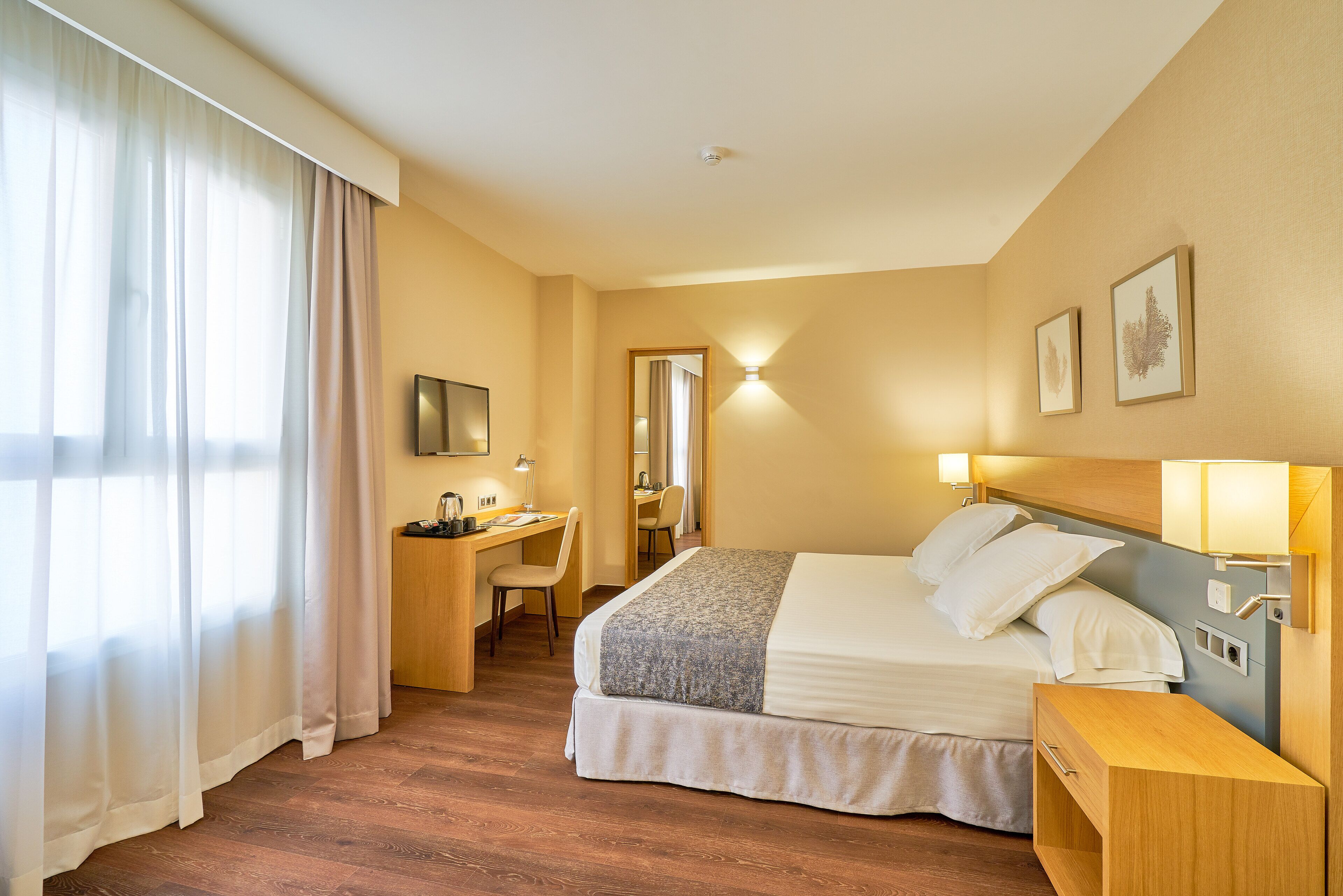 1 bedroom, hypo-allergenic bedding, down duvets, minibar