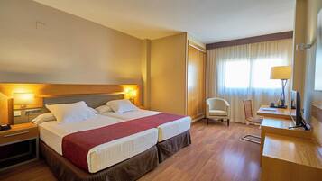 Banyera profunda, articles de tocador gratuïts i assecador de cabells