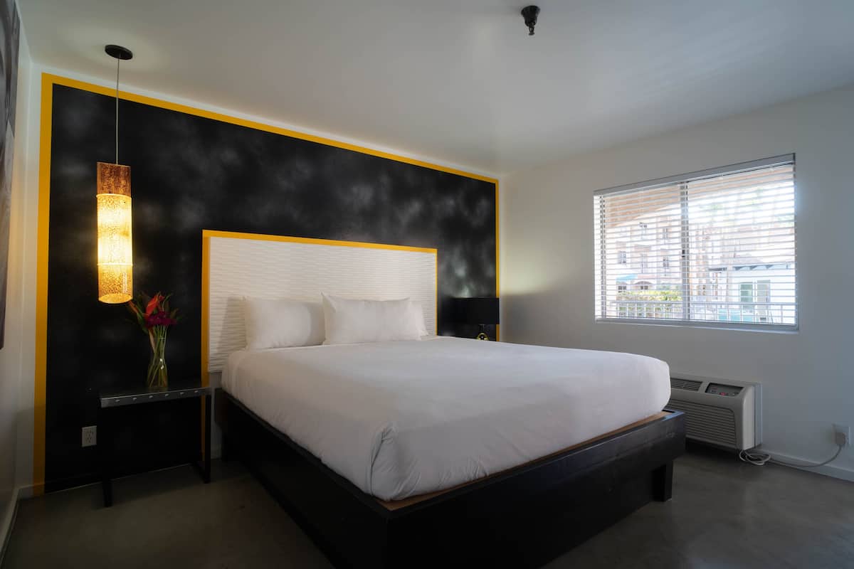 Standard Room, 1 King Bed | In-room safe, individually decorated, desk, laptop workspace
