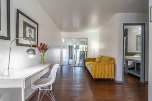 Suite Premium, 1 cama de matrimonio grande, piscina privada (Adults Only) | Caja fuerte, decoración individual, escritorio