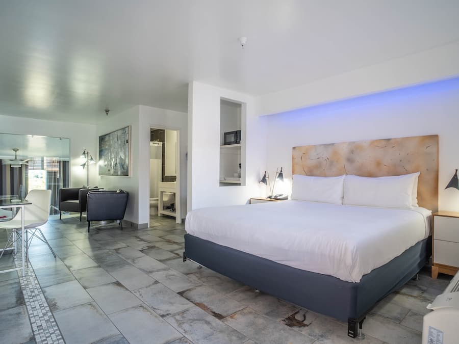 Svit Premium - 1 kingsize-säng - privat pool (Adults Only) | Värdeförvaringsskåp på rummet, skrivbord och arbetsyta för laptop