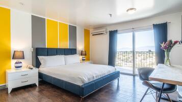 Suite, 1 trĂšs grand lit, coin cuisine, vue montagne