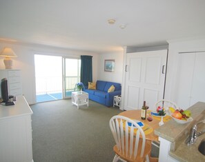 Laptop workspace, blackout drapes, iron/ironing board, free WiFi - Sandcastle Resort and Club (Provincetown)