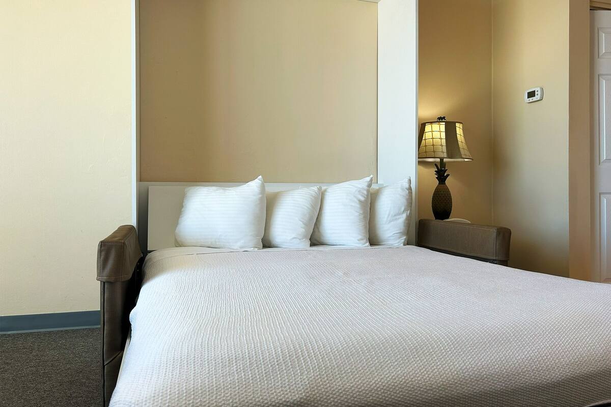Studio, Ocean View | Blackout drapes, iron/ironing board, WiFi (free), bed sheets