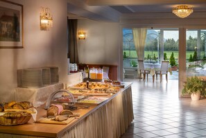 Free daily self-serve breakfast