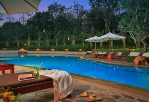 Outdoor pool - Suanthip Vana Resort (Mae Suai)