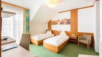 Family Room | 1 bedroom, in-room safe, desk, blackout drapes