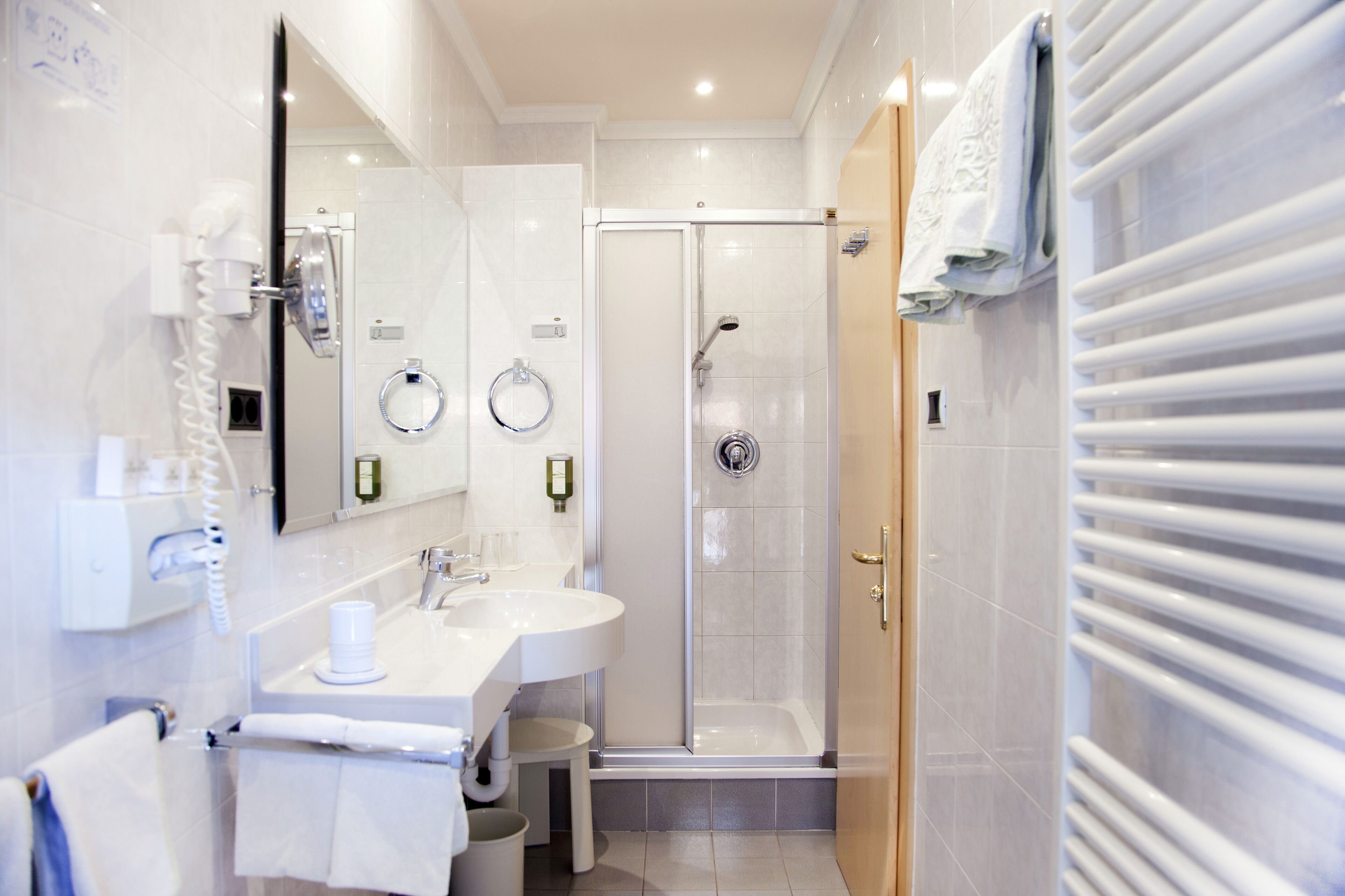 double room superior classic | bathroom sink
