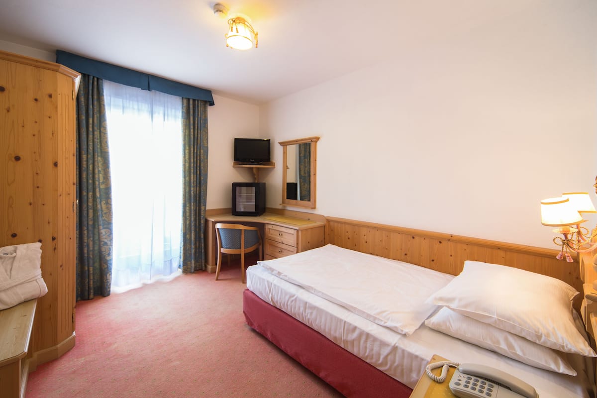 Basic Single Room, 1 Large Twin Bed | Premium bedding, in-room safe, desk, free WiFi