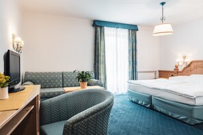 Dobbelt- eller tomannsrom – comfort | Sengetøy av topp kvalitet, safe på rommet og skrivebord