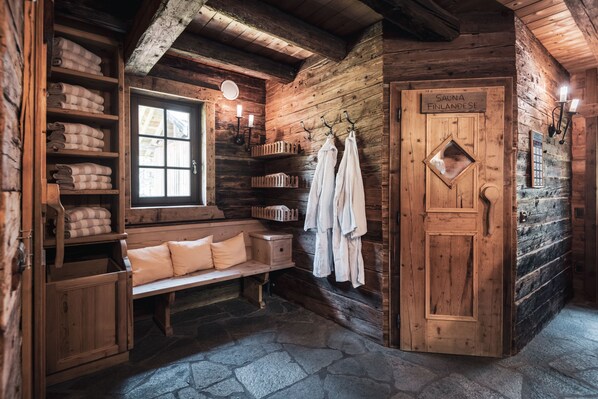 Sauna, steam room