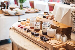 Desayuno buffet todos los días (con cargo) 