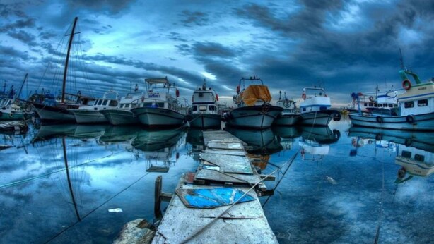 A marina with several boats docked, calm water, and a cloudy sky. - Yaztur Hotel (Istanbul)