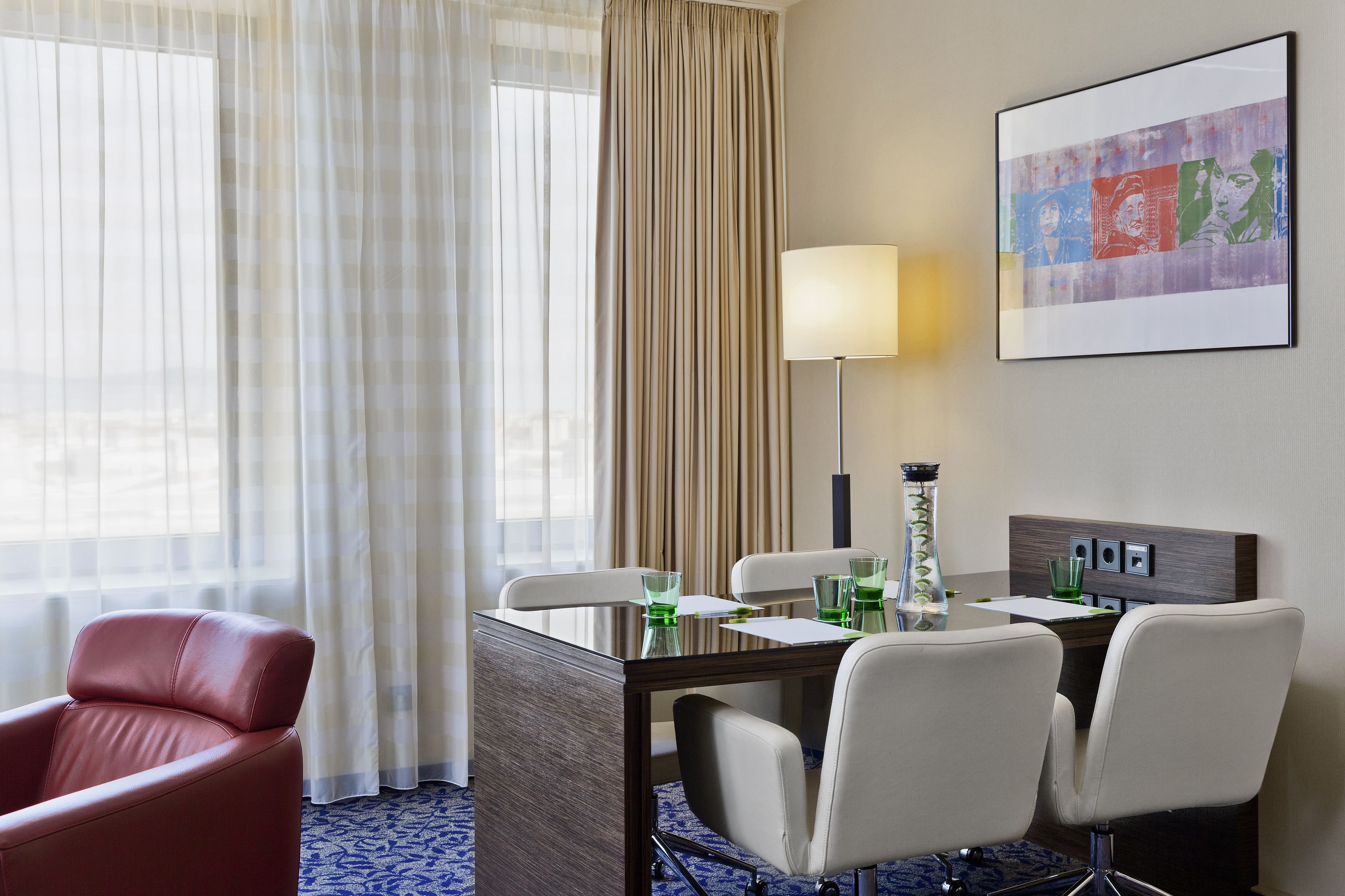 suite, 1 bedroom | 1 bedroom, hypo-allergenic bedding, minibar, in-room safe