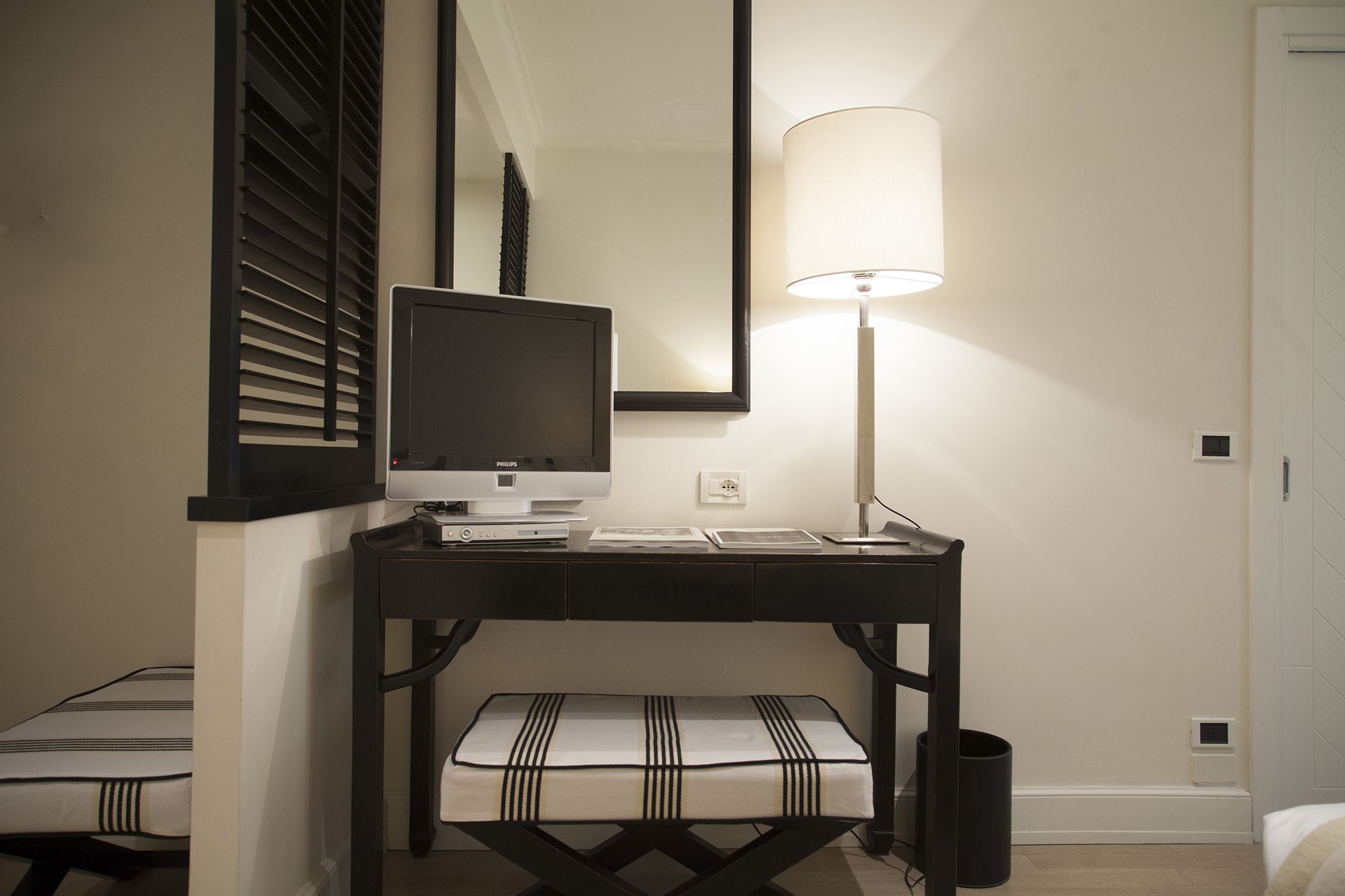 single room | down duvets, minibar, in-room safe, individually decorated