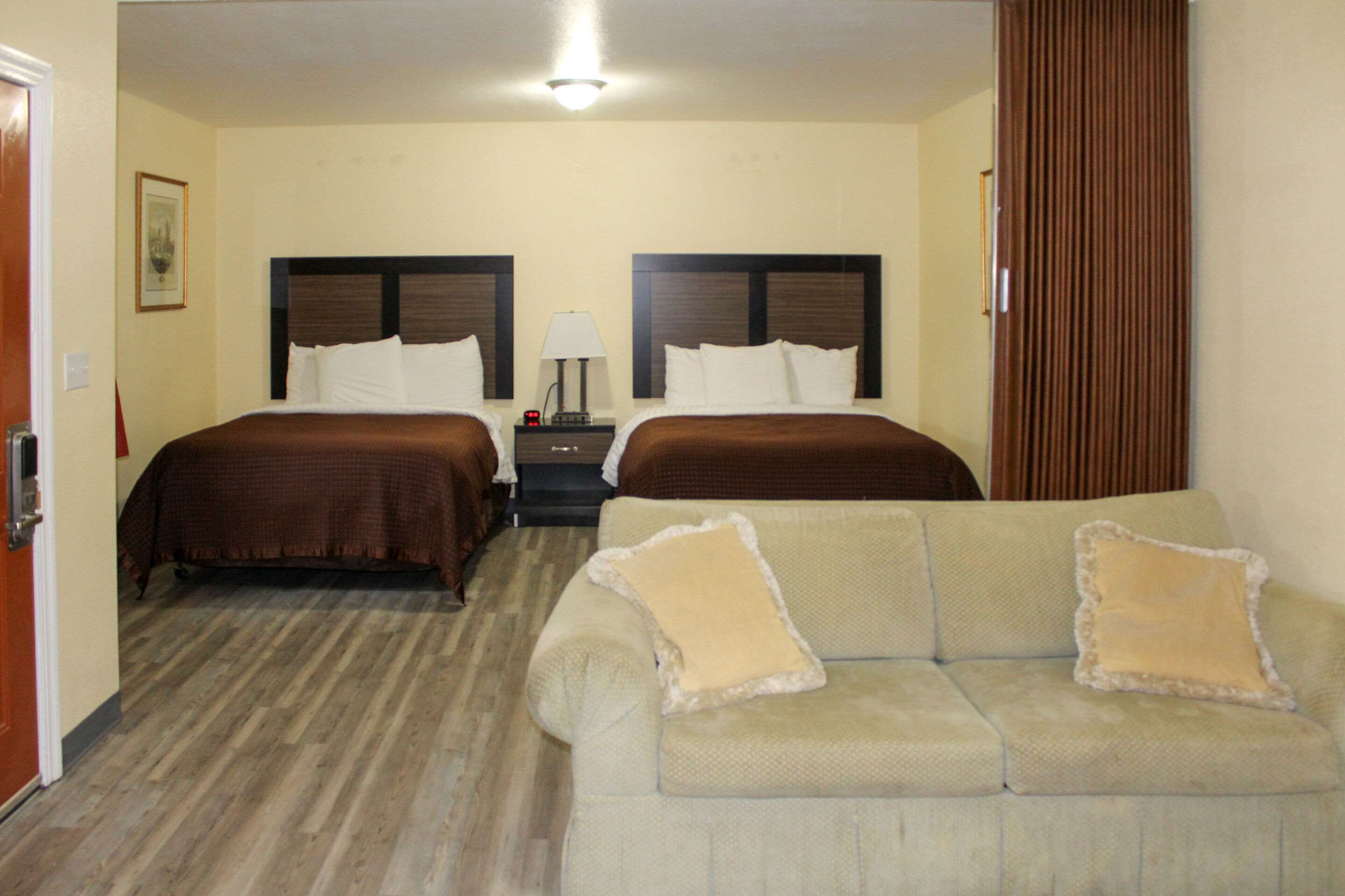 Chambre, 2 grands lits, baignoire