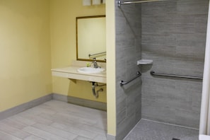 Room, 1 Queen Bed, Accessible, Non Smoking | Premium bedding, desk, blackout curtains, iron/ironing board - Rodeway Inn Medford South I-5 (Medford)