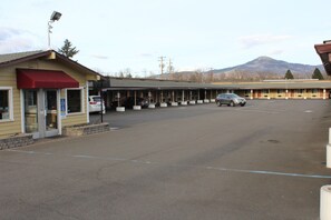 Front of property - Rodeway Inn Medford South I-5 (Medford)