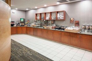 Buffet déjeuner gratuit tous les jours