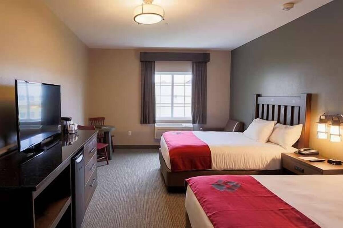 Deluxe Suite (Queen)