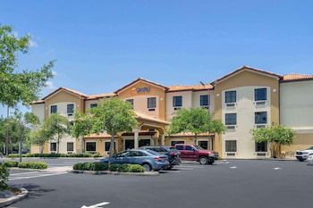 Comfort Inn & Suites Northeast - Gateway