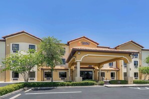 Exterior - Comfort Inn & Suites Northeast - Gateway (St. Petersburg)