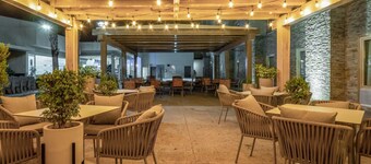 Hotel Mesaluna Near American Consulate