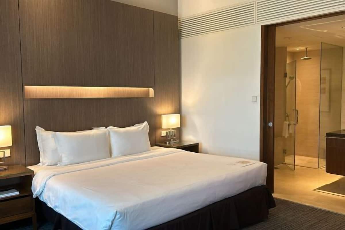 1 bedroom, in-room safe, laptop workspace, soundproofing