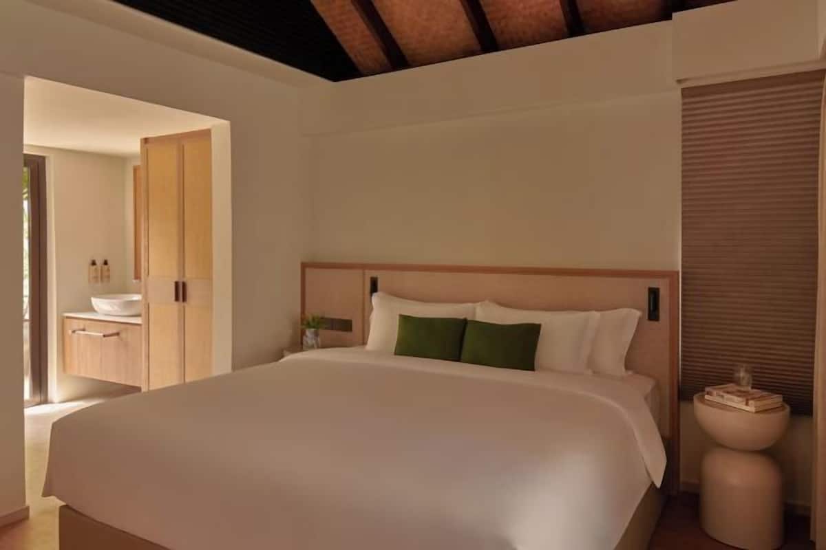 1 bedroom, in-room safe, laptop workspace, soundproofing