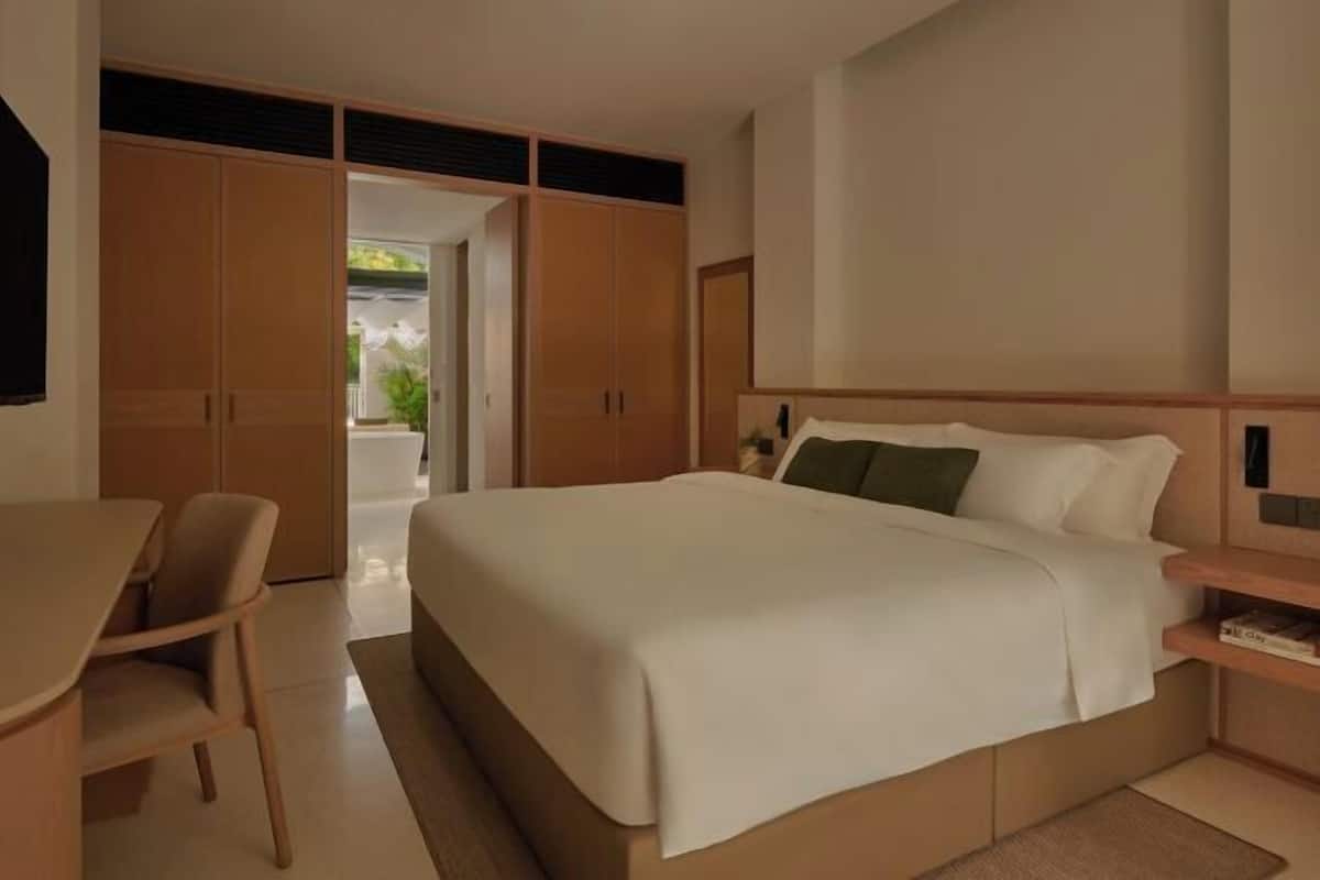 1 bedroom, in-room safe, laptop workspace, soundproofing