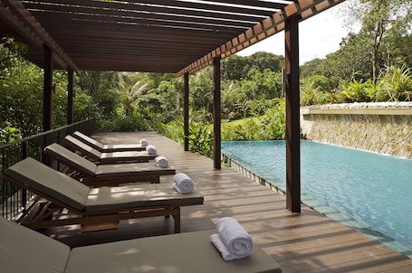 3 piscinas al aire libre, sillones reclinables de piscina