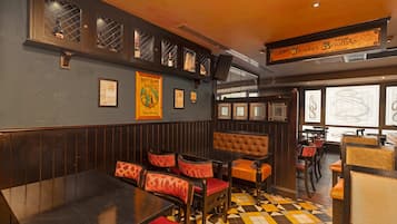 Bar (trong khuôn viên)