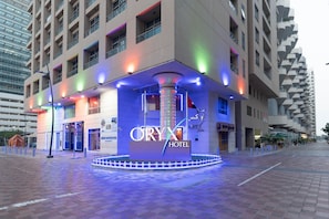 Front of property – evening/night - Oryx Hotel (Abu Dhabi)