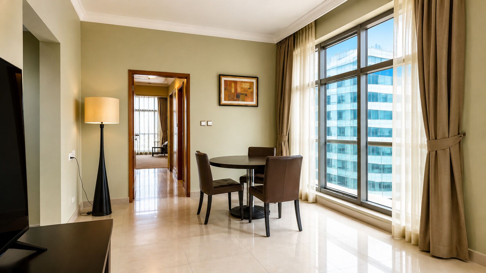 Deluxe Suite, 1 Katil Raja (King) | Ruang tamu | 32 inci televisyen LED dengan kabel, TV 